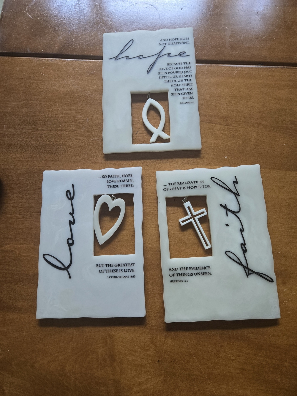 Source Unknown White Ceramic Faith Hope Love Plaque Trio